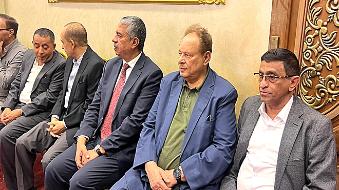 ​الرئيس علي ناصر يحضر عزاء المناضل الشيخ عبدالرحمن حجري في القاهرة